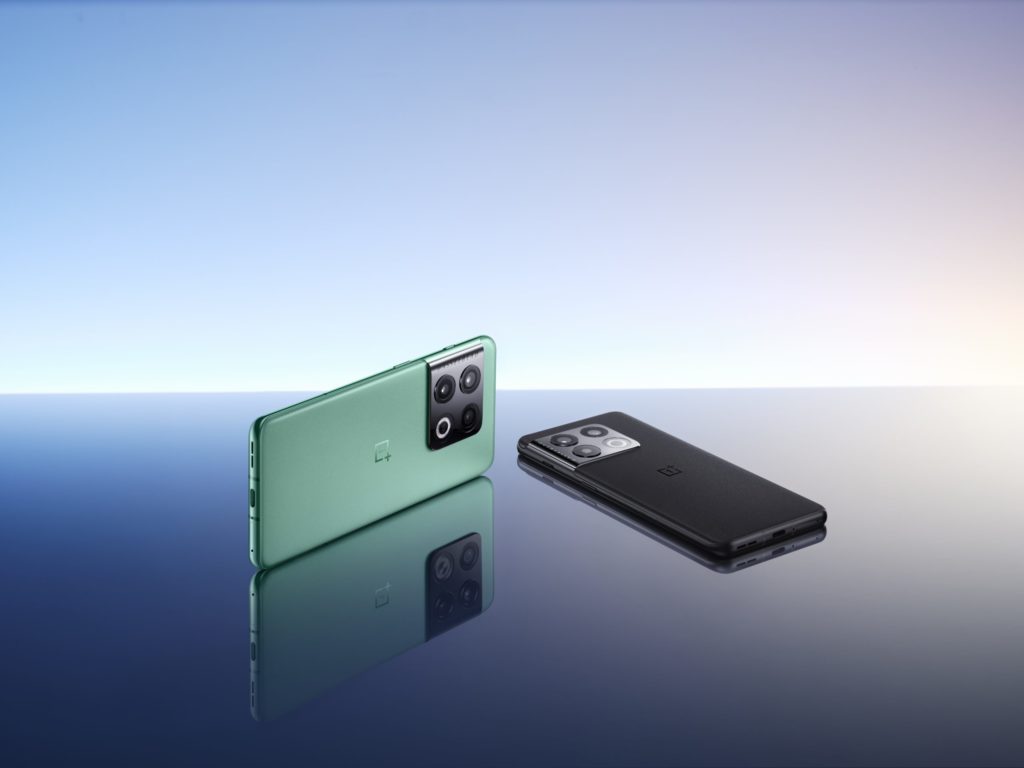 Das OnePlus 10 Pro in Schwarz und Grün