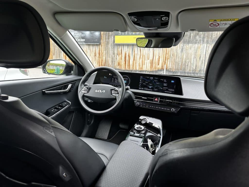 Übersichtlich und geräumig: Das Cockpit im Kia EV6