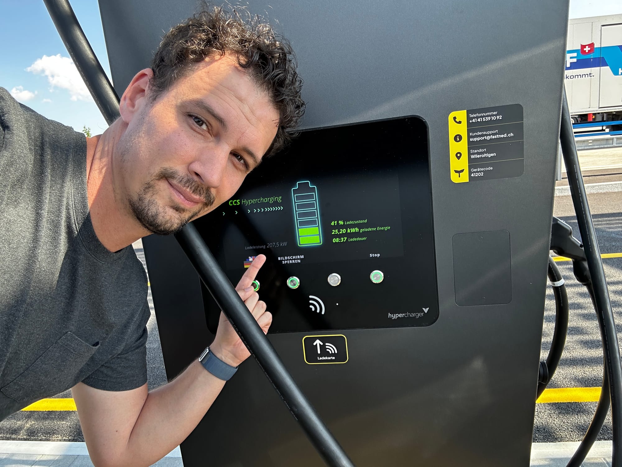 Schnellladen mit Kia EV9 bei Fastned mit fast 208 kW