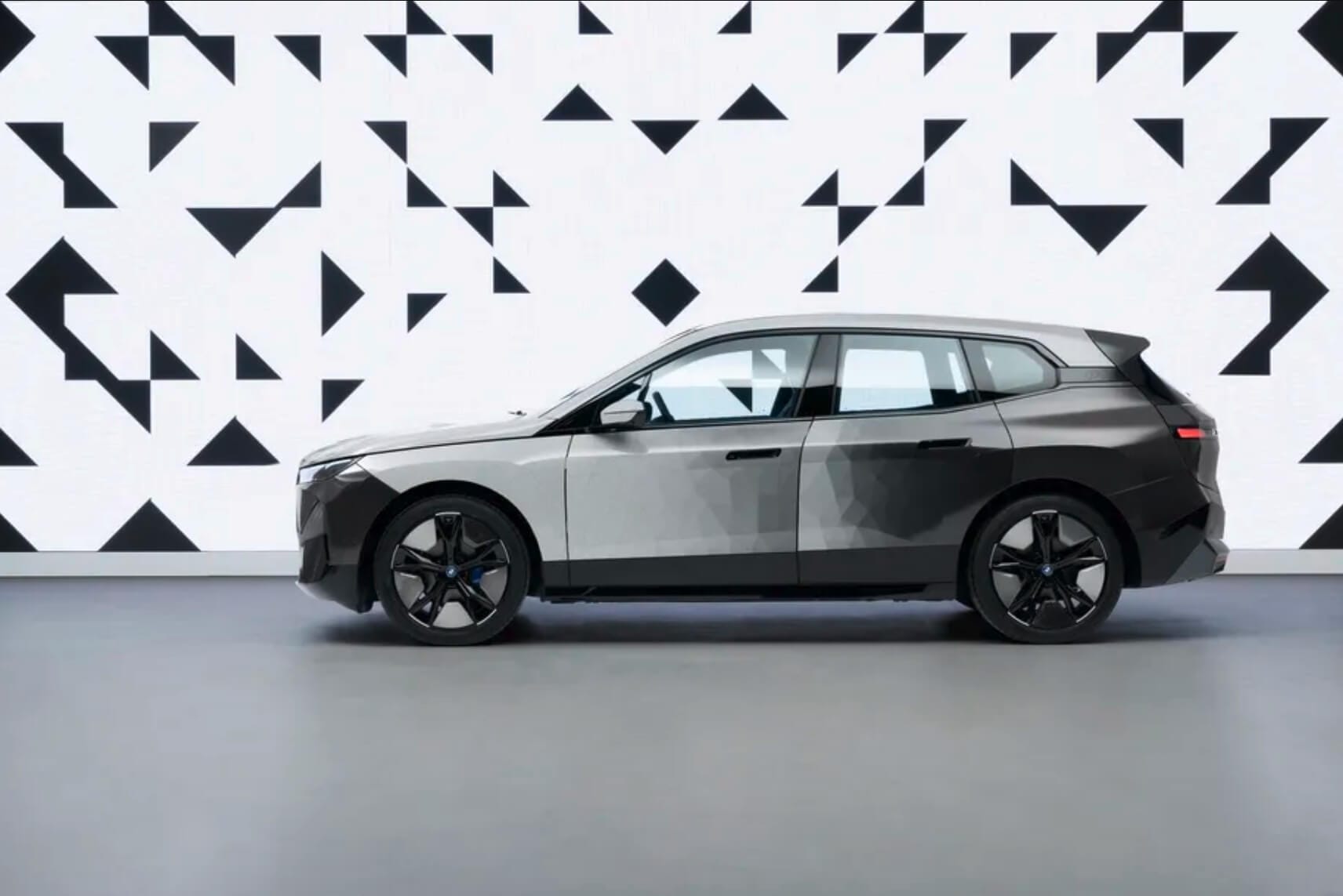 BMW iX Flow E-Ink