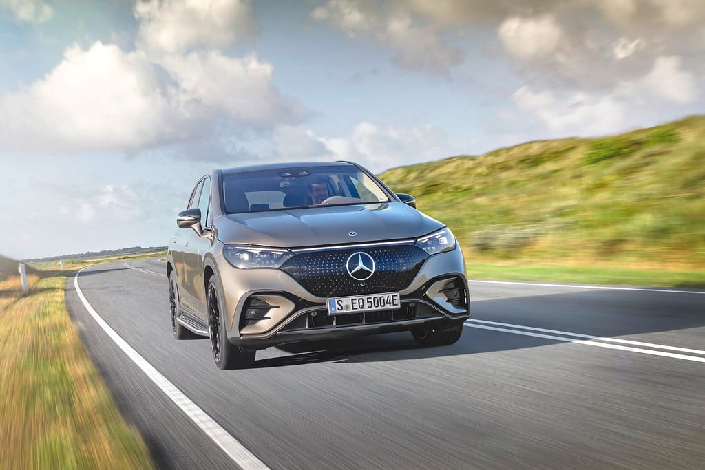 Mercedes-EQ. EQE SUV. AMG Line Exterior, Night Package, Velvet brown metallic, 22" AMG multi-spoke light-alloy wheels, Electr