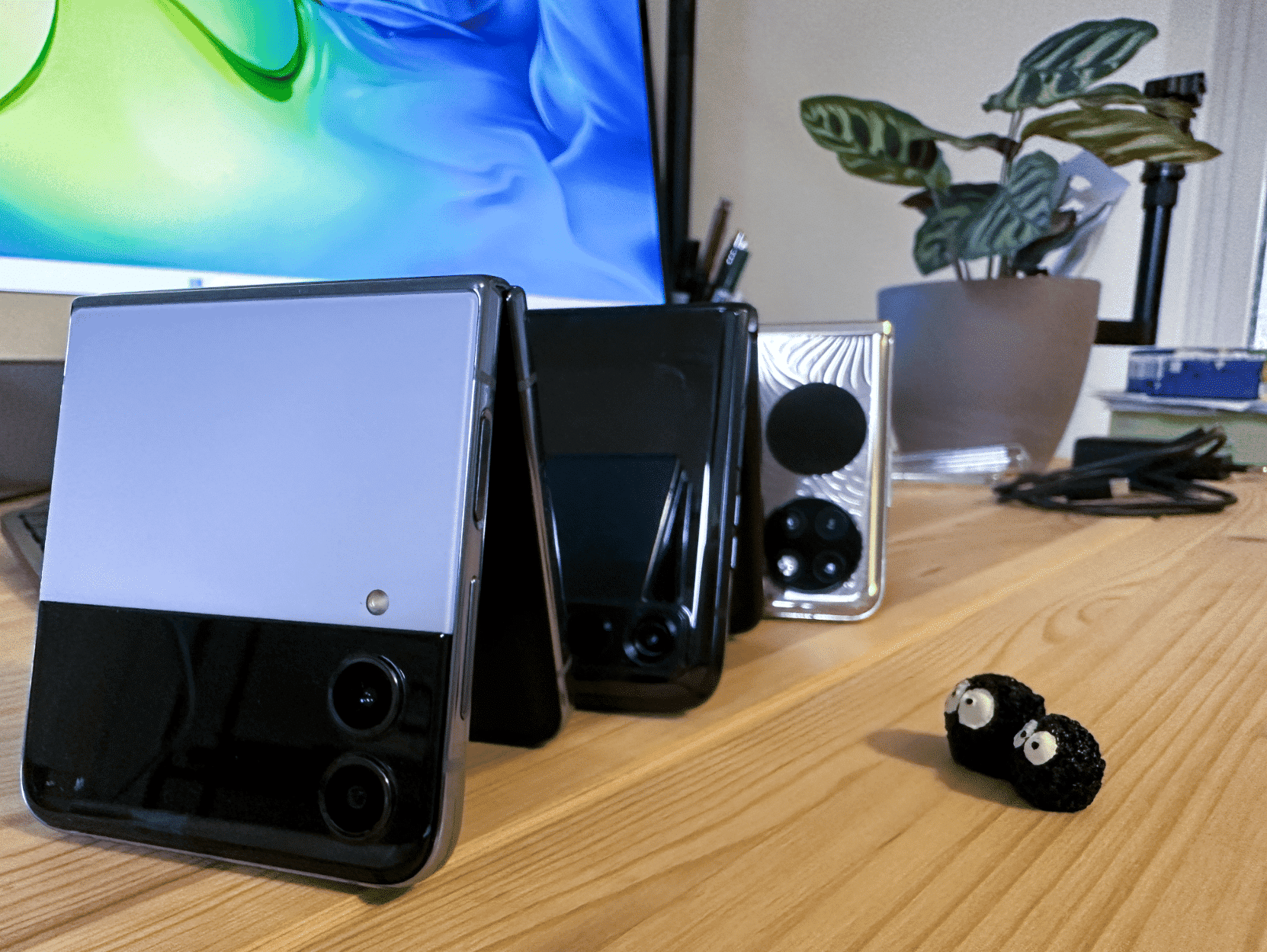 Faltbare Smartphones von Motorola, Samsung und Huawei.