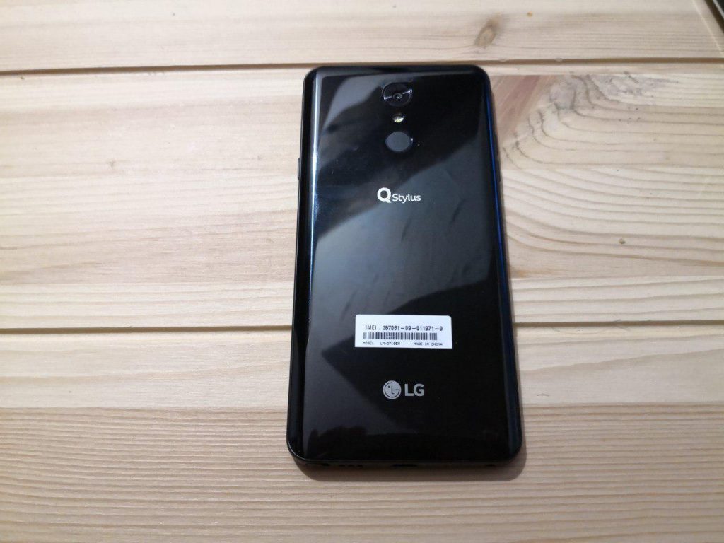 Smartphone LG Q Stylus Test/Review