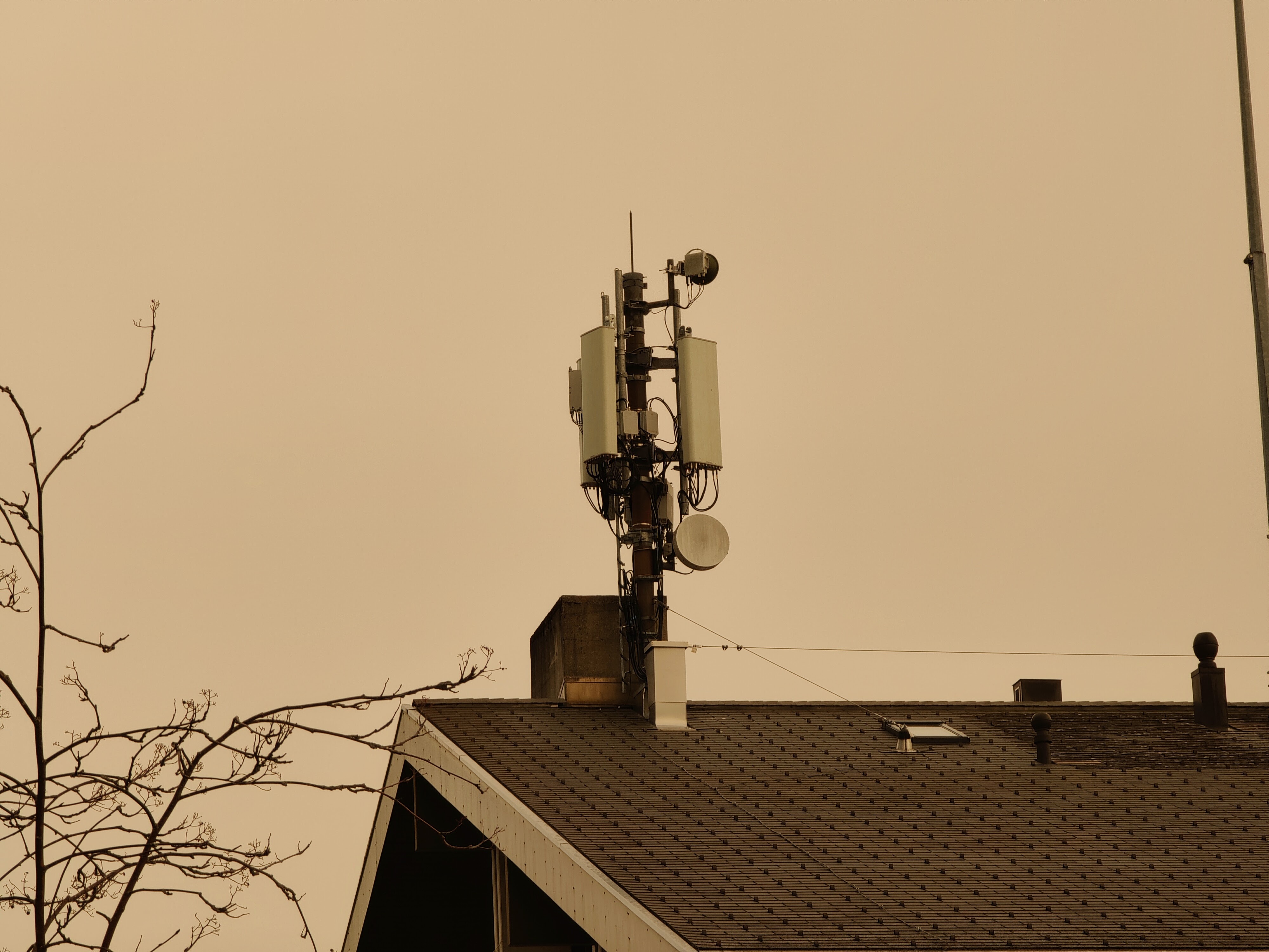 Eine Mobilfunkantenne in Adelboden (Bern)