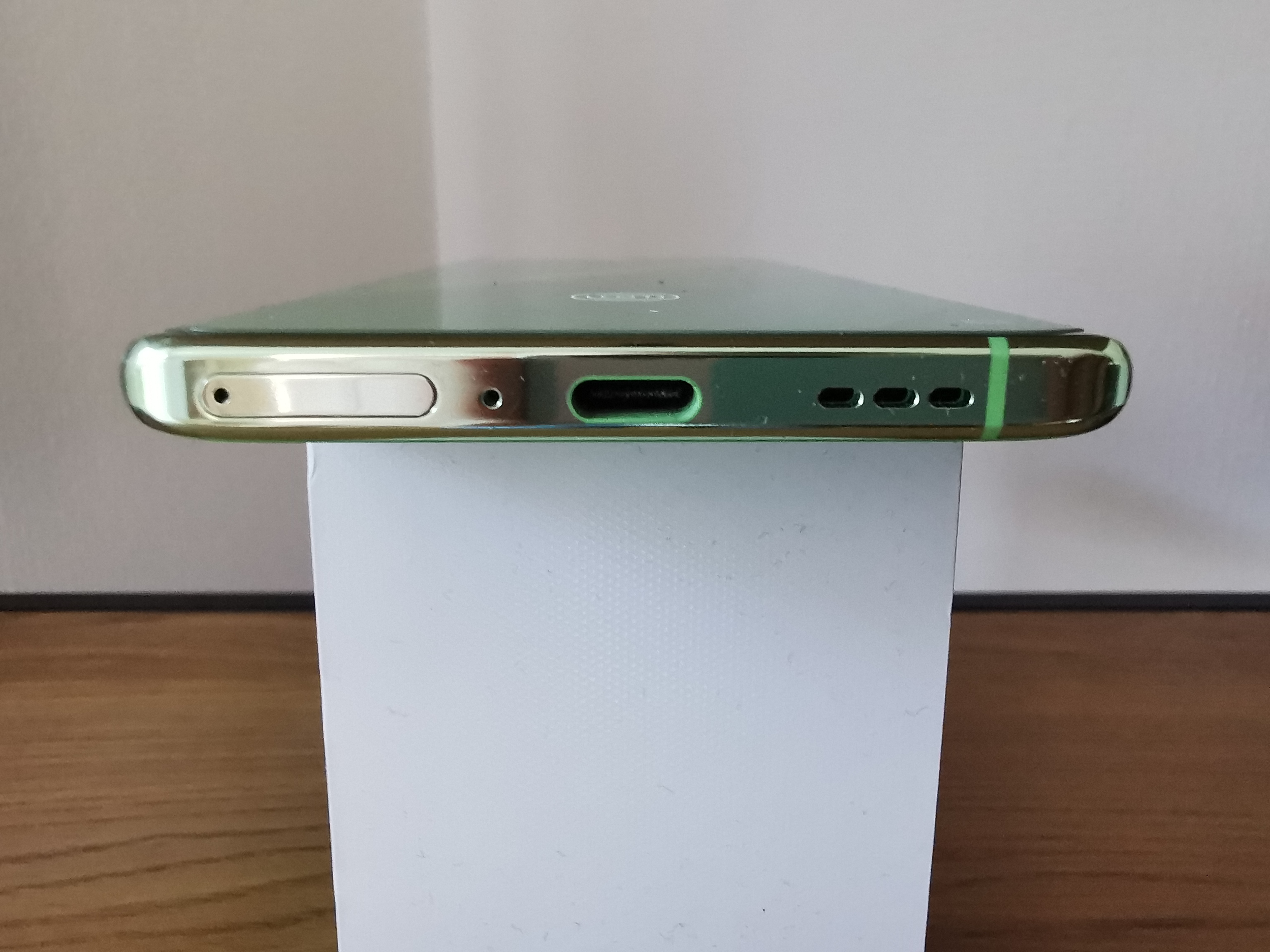 Oppo Reno 4 Pro Green Glitter USB-C, SIM-Karte und Lautsprecher