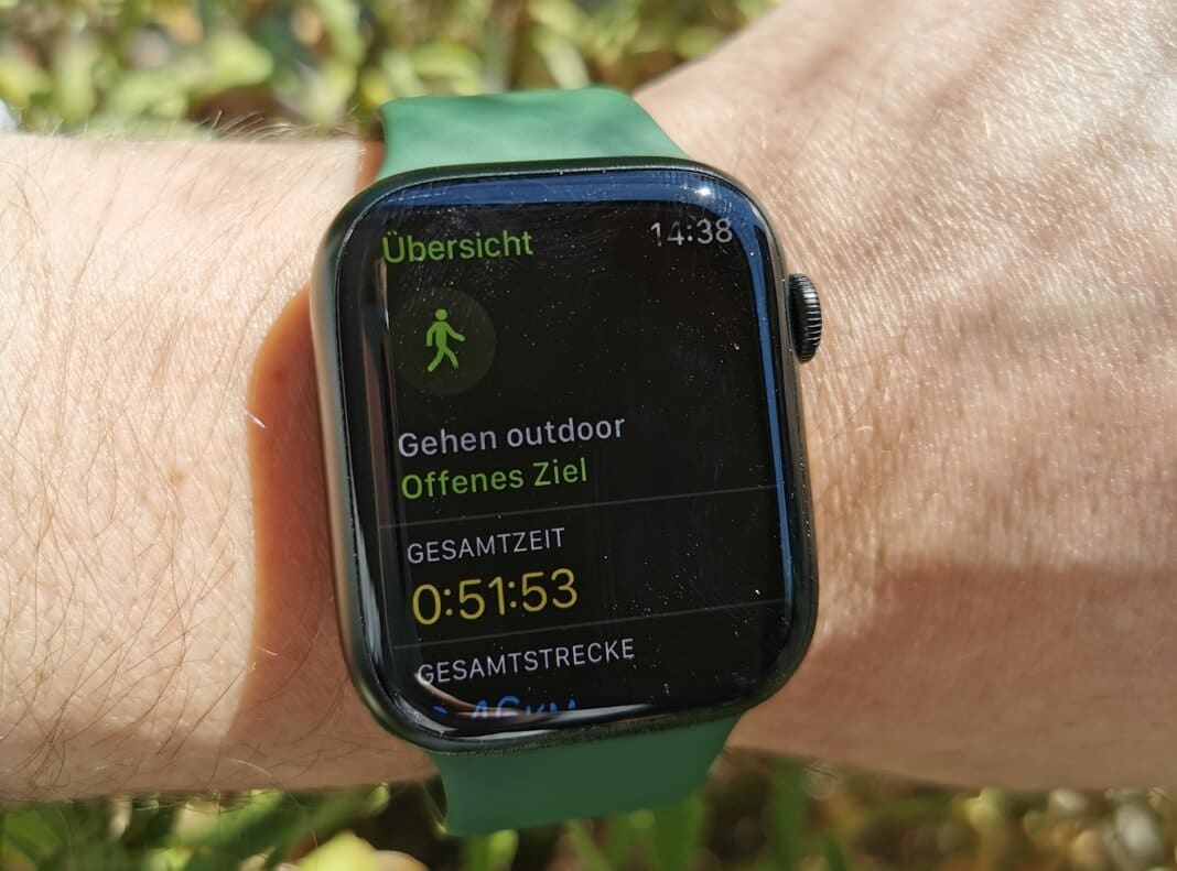 Apple Fitness+ Test Gehen Outdoor.