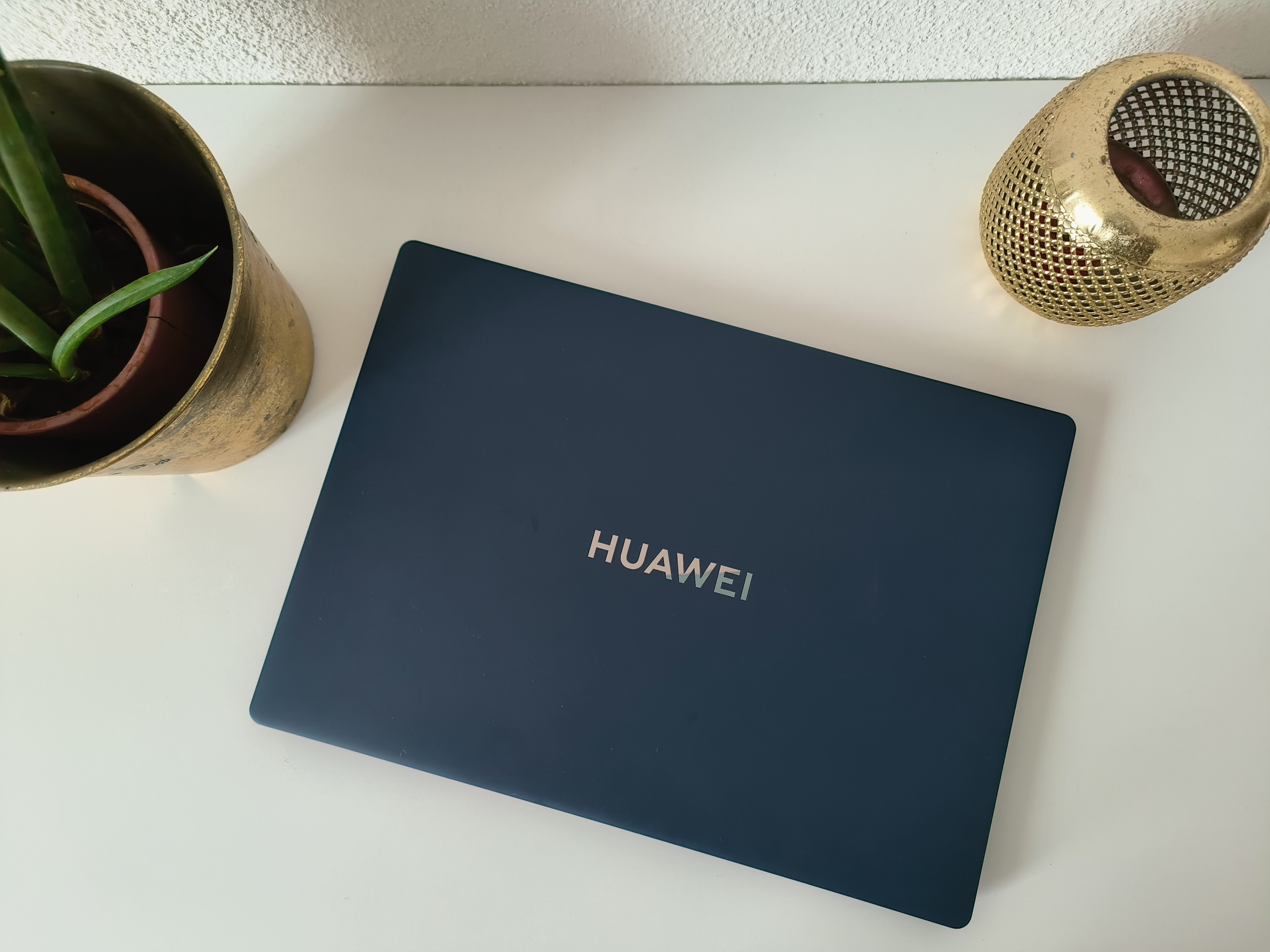 Huawei MateBook X Pro 2022 von oben in geschlossenem Zustand