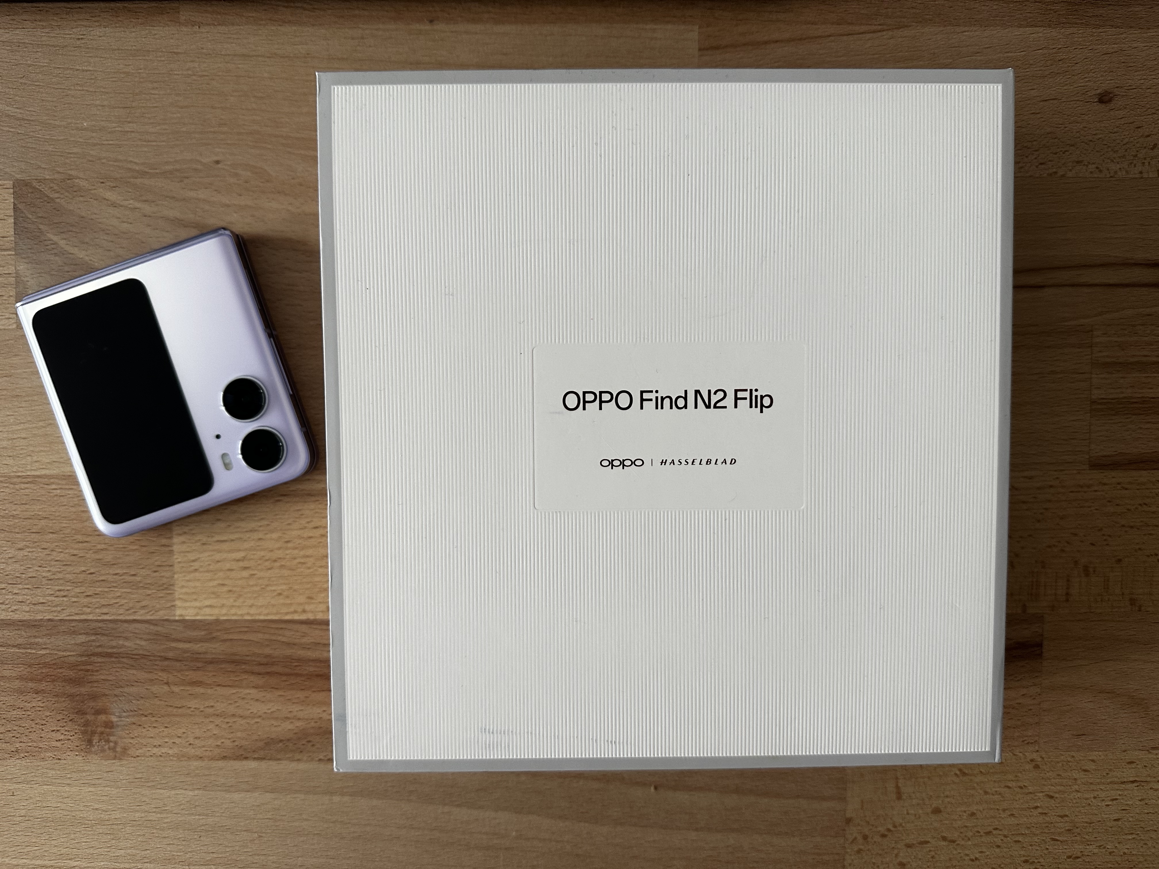 Die Verpackung vom Oppo Find N2 Flip