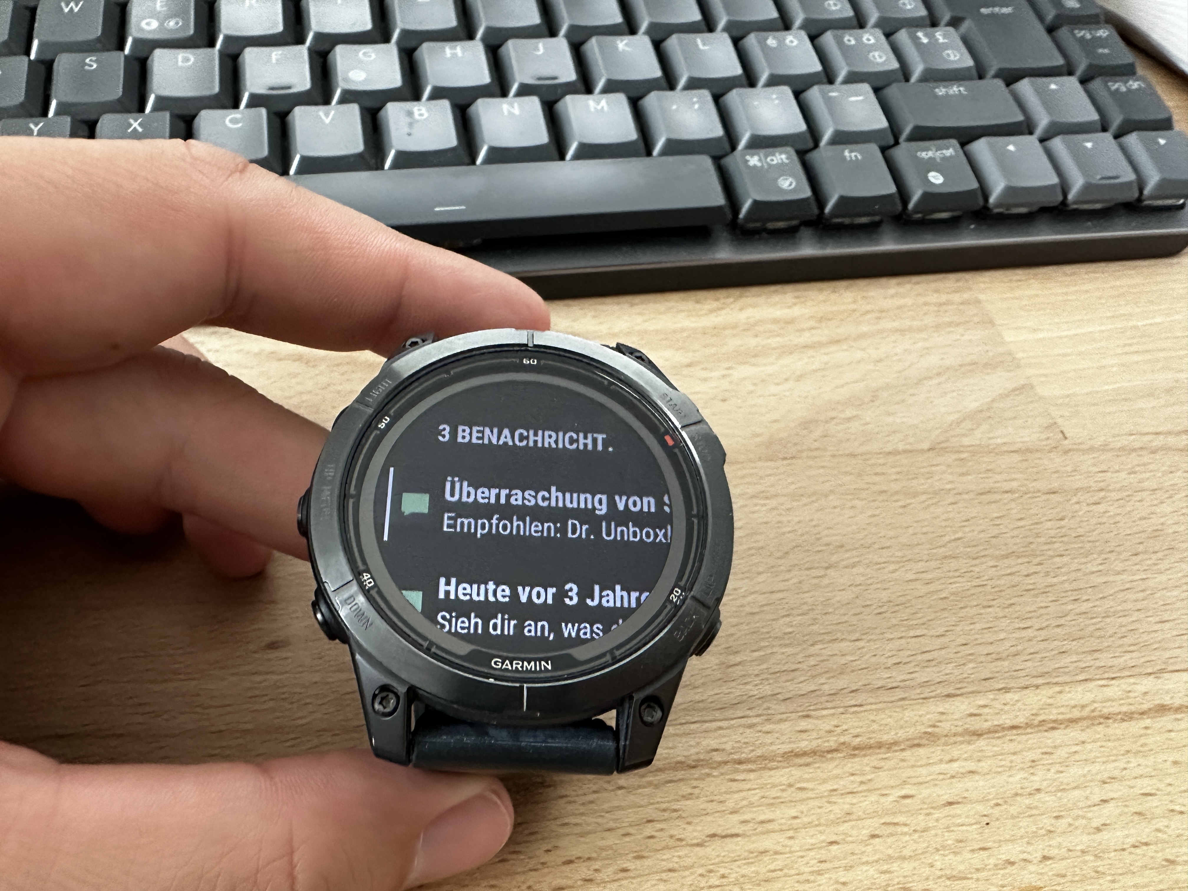 Benachrichtigungen werden zuverlässig und korrekt (inkl. Emojis) auf die Fenix 7 Pro übertragen