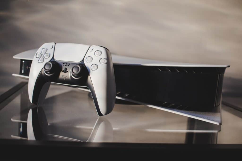 PlayStation 5 mit Controller
