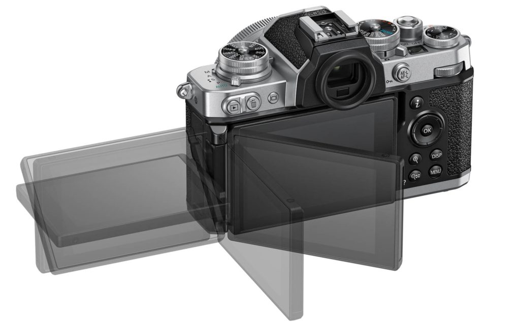 Nikon Z fc mit ausklappbarem Monitor.