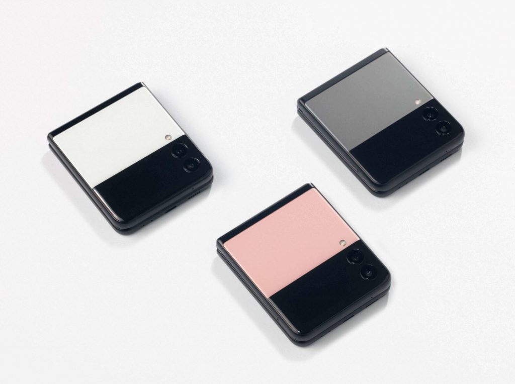 Das neue Galaxy Z Flip 3 5G in drei verschiedenen Farben.