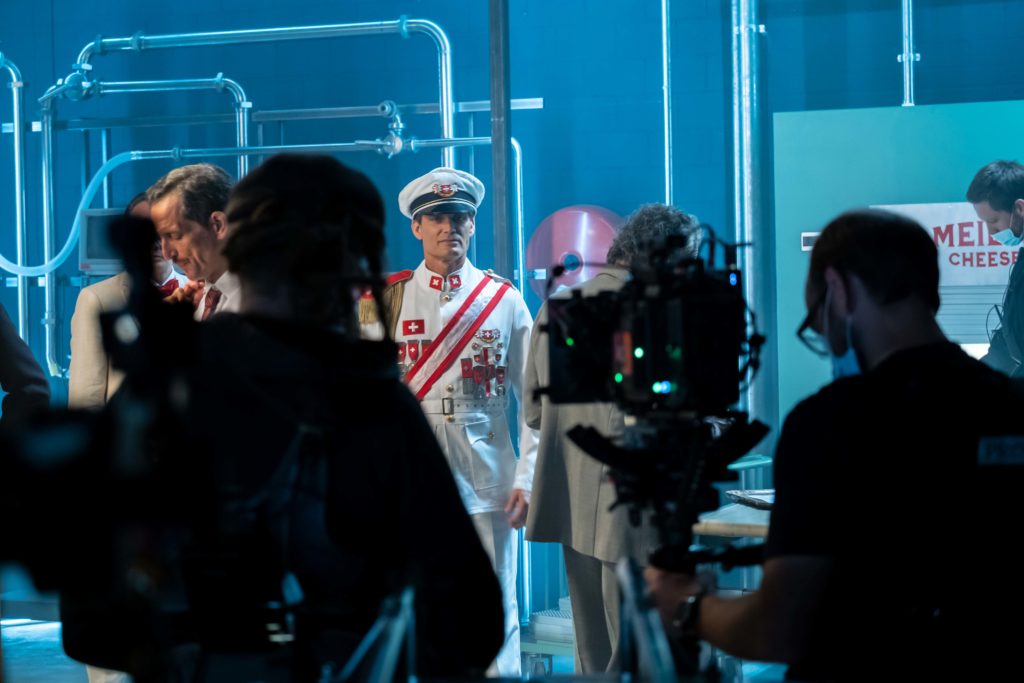 Casper van Dien als Diktator Meili auf dem Set des Films Mad Heidi.