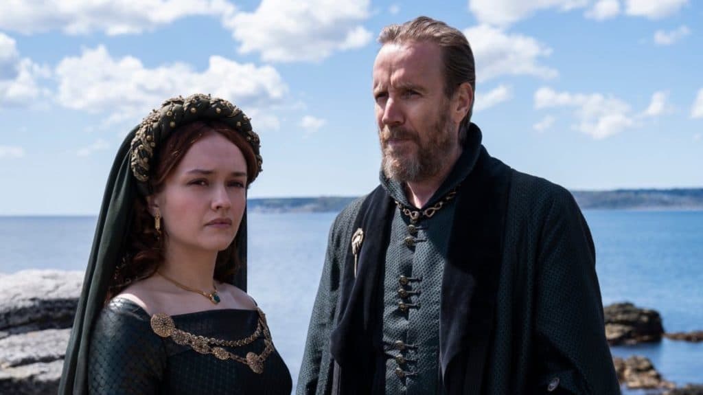 House of the Dragon: Olivia Cooke als Alicent Hightower und Rhys Ifans als ihr Vater Otto Hightower.