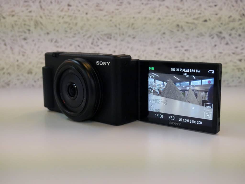 Sony ZV-1F mit drehbarem LCD-Bildschirm.