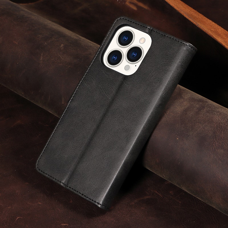 iPhone Flip Case Schwarz aus Kunstleder mit Kartenfach und Notenfach.