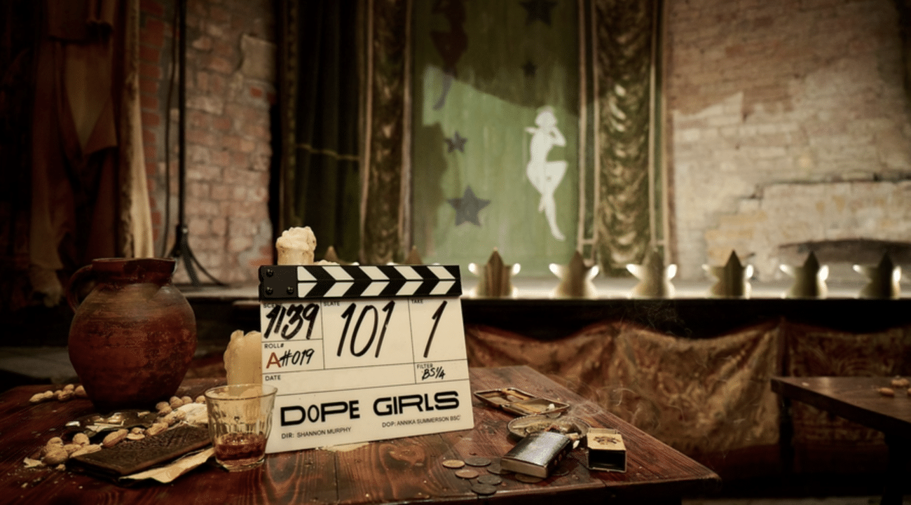 Serientipp für 2024: Dope Girls von der BBC. Ein historisches Drama für Peaky Blinders-Fans.